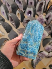Blauer Apatit Obelisk 2,12kg