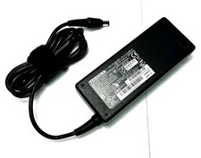 Original Toshiba Netzteil 75