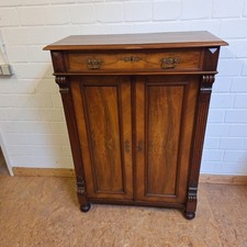 Vertiko Nußbaum 1890