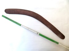 Antiker Bumerang der Aborigines, Australien mit kannelierter Struktur