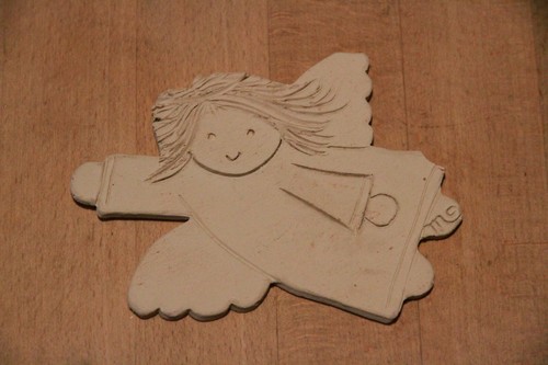 Fliegender engel aus ton gips - aus,