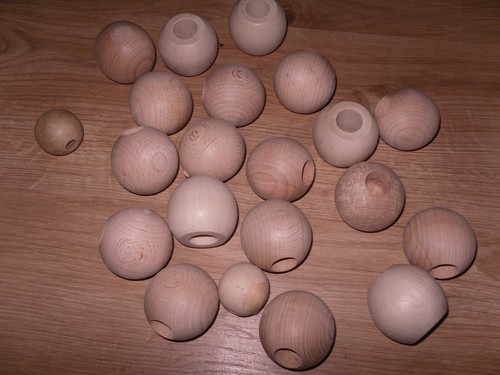 Holzkugeln natur gebohrt - x,