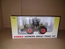 Universal Hobbies Claas Xerion 3300 Trac VC  im Maßstab  1:32. 