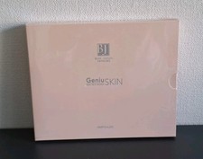 BEATE JOHNEN Skinlike