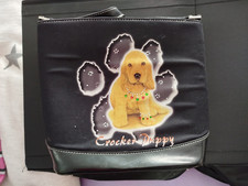schwarze Handtasche mit Hund und Pfotenabdruck und Glitzersteinchen