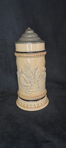 Alter bierkrug mit zinndeckel - bierkrug,