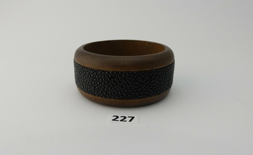 227 exklusiver - 227),