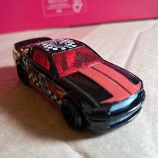2018 Hot Wheels Checkmate '07 Ford Mustang schwarz Pferd Schach