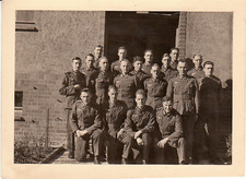Foto Deutsche Wehrmacht Soldaten Gruppenfoto Uniform Schulterklappen 2WK