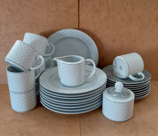 Porzellan-Kaffeeservice-Palm Beach mit Schachbrettmuster in Grau u. Weis