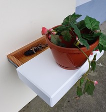 .Wandregal mit Geheimfach.