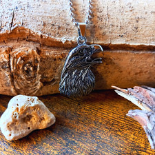 Halskette mit Anhänger Adler