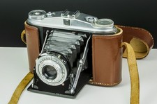 Agfa Isolette II mit Agnar 1:4,5/85 Objektiv, Vario-200-Verschluss und Tasche