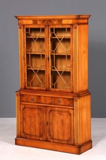 Traumhafte Englische Vitrine