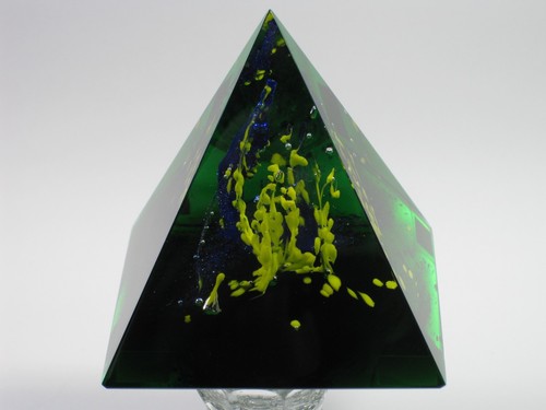 Pyramide aus glas - pyramide,