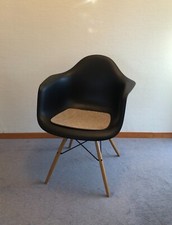 Vitra Eames Plastic Armchair