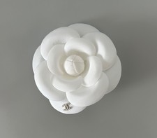 Chanel Brosche Kamelie mit Nadel weiß - NEU
