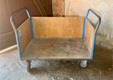 Plattformtransportwagen 3-Seiten geschlossen