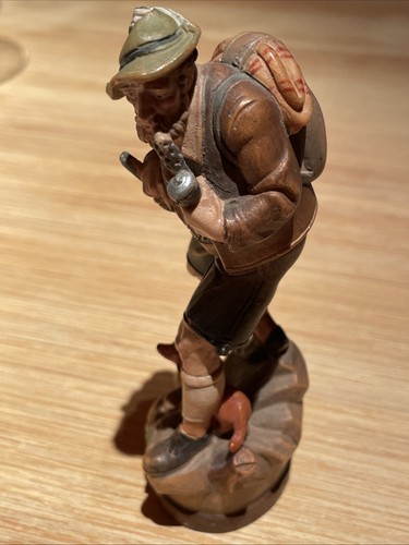 Holzfigur jäger mit hund - holzfigur,