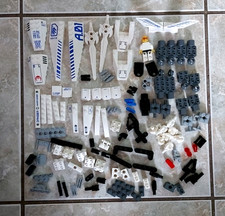 128 Ersatzteile und 1 Figur LEGO Exo-Force Stealth Hunter (7700), wie abgebildet