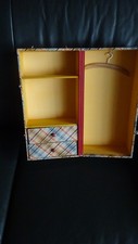 alter Puppenkleiderschrank 