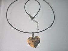 Bernstein  Herz aus Wertvollen