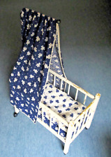 Puppenbett Himmelbett auf Rollen Stubenwagen m Zubehör Handarbeit 1950er Vintage
