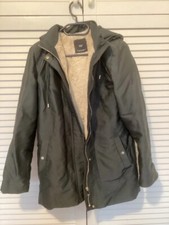 Dunkelgrüner Parka MANGO