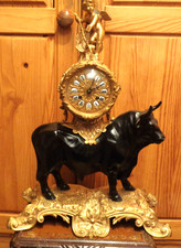 Antike figurale Kaminuhr