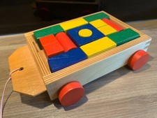 Alter Holzwagen m. 16