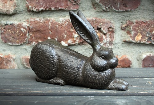Gartenfigur liegender hase - liegender,