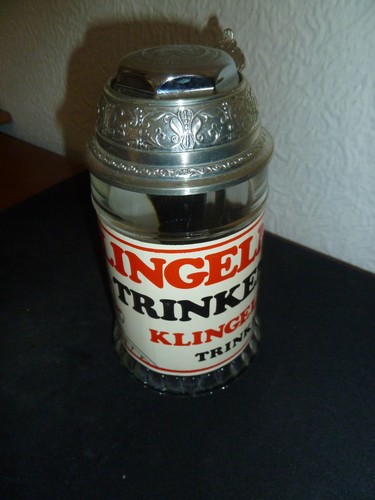 Bierkrug aus glas mit deckel - bierkrug,