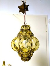 Alte Hängelampe aus Glas in Metallfassung