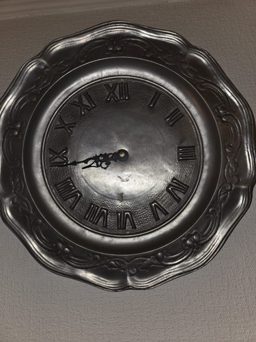 Zinn wanduhr reliefartiges - zinn, wanduhr,