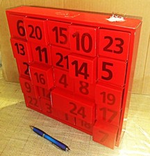 Roter Hochglanz-Design-Adventskalender mit Schubladen