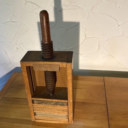 Alte spielkartenpresse aus - alte,