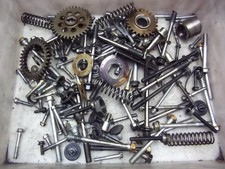 Suzuki GSR 750 C5    Schrauben