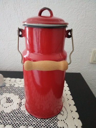 Vintage milchkanne aus roter - vintage-milchkanne,