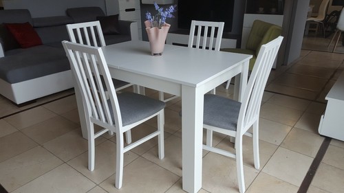 Set aus ausziehbarem - , esstisch