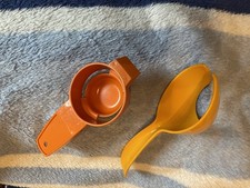 2 Tupperware Küchenhelfer Eier Retter + Eiertrenner top erhalten weitere Nachlaß