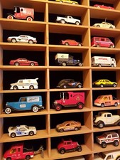 Etwa 120 historische Ford