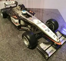 Hotwheels West 1:18 McLaren-Mercedes Formel 1 MP4/16 #3 Mika Hakkinen 2001