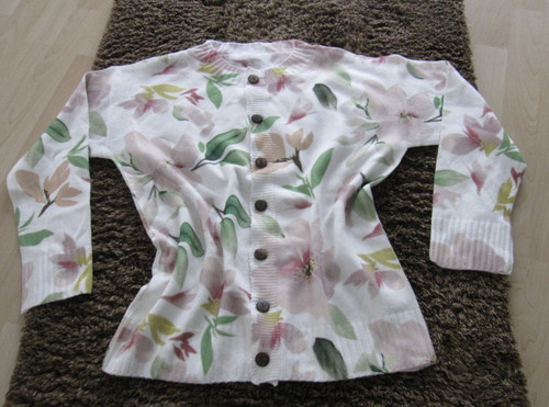 Strickjacke mit blumendruck - strickjacke,