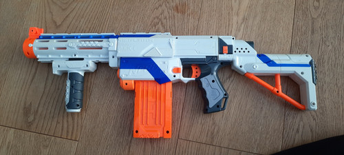 Nerf mit verschiedenen modulen - nerf,
