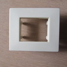 JUNG 961-302 Abdeckung cremeweiß TIP 90