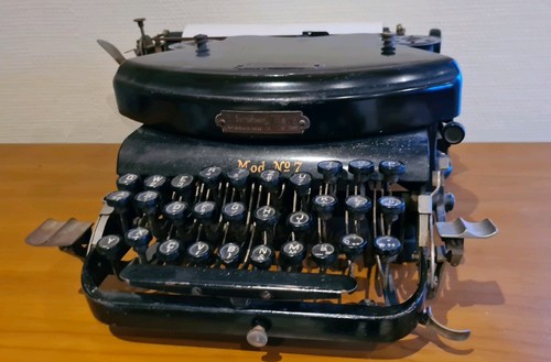 Adler schreibmaschine um - nr.7,