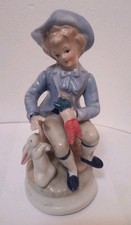 Porzellanfigur Junge mit Hase