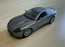 Aston Martin Vanquish (2002) 1:18 – Silber, James Bond 007 Edition, Beanstalk