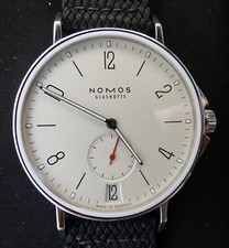 Nomos Ahoi Datum 551 (vom Hersteller generalüberholt)