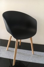 About a Chair AAC 22 - 2.0 Sitzschale schwarz, Gestell Eiche lackiert - Hay